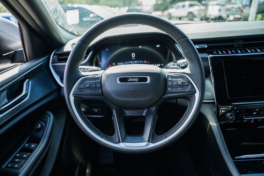 New 2025 Jeep Grand Cherokee Laredo X w/ Luxury Tech Group I image 28