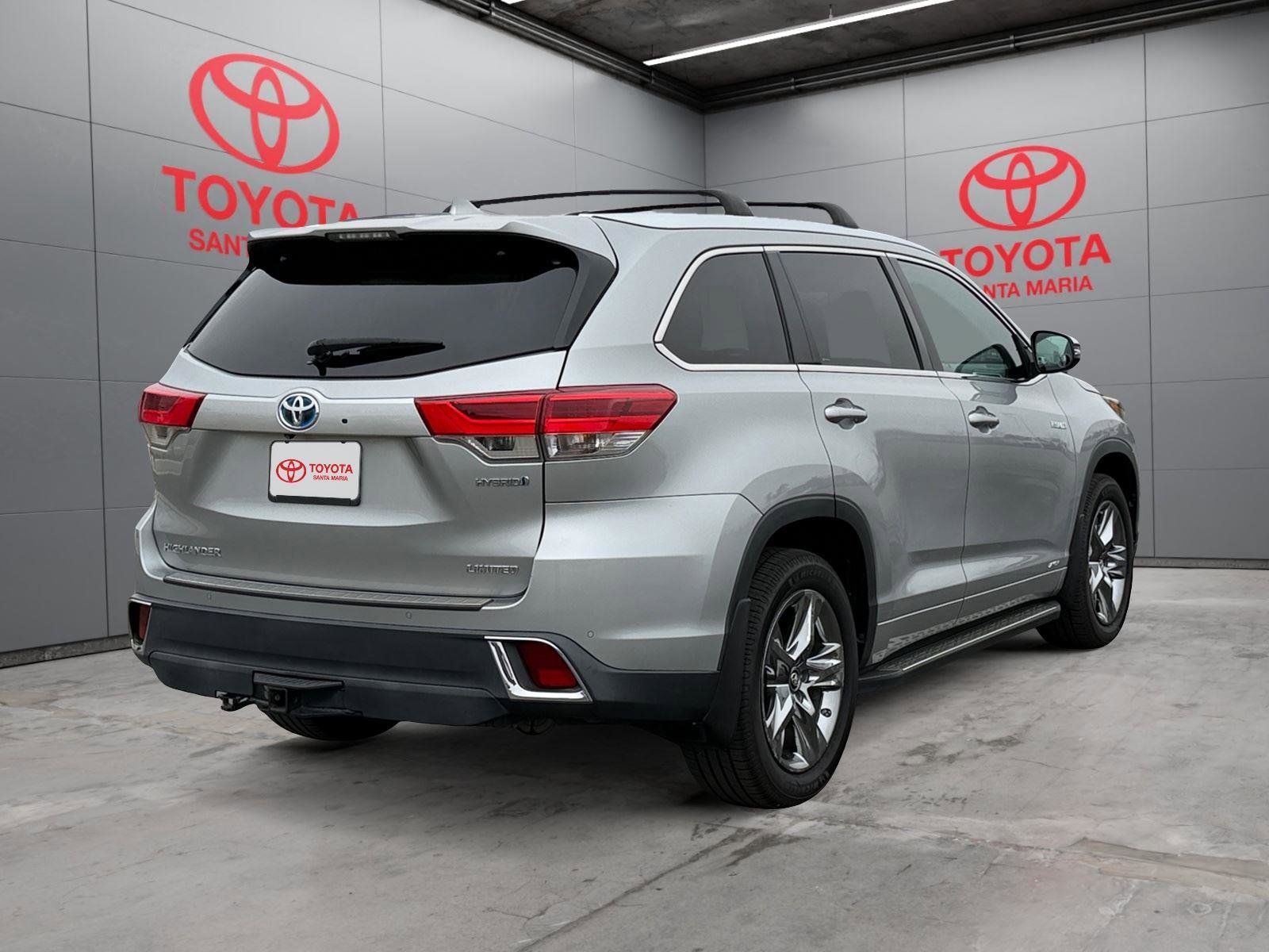 Used 2017 Toyota Highlander Limited Platinum image 10