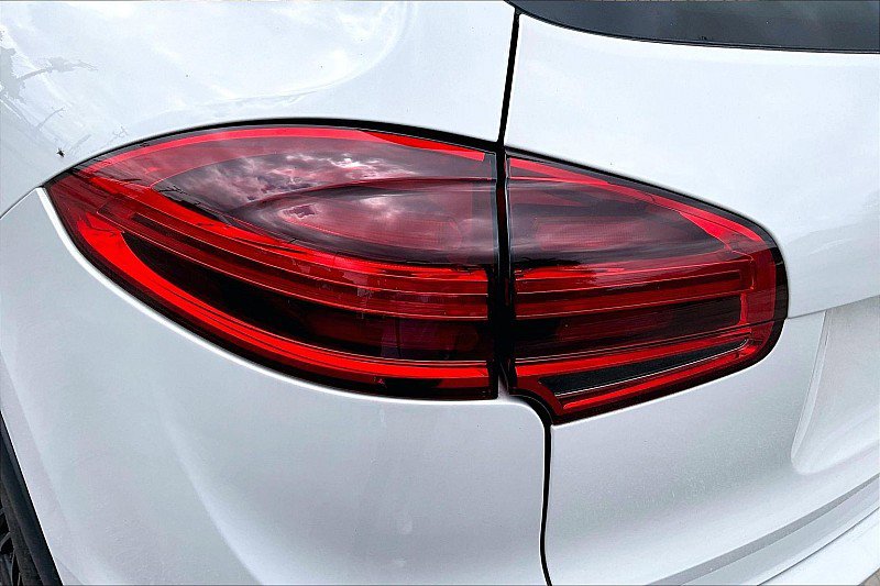 Used 2016 Porsche Cayenne Turbo S AWD/4WD image 26