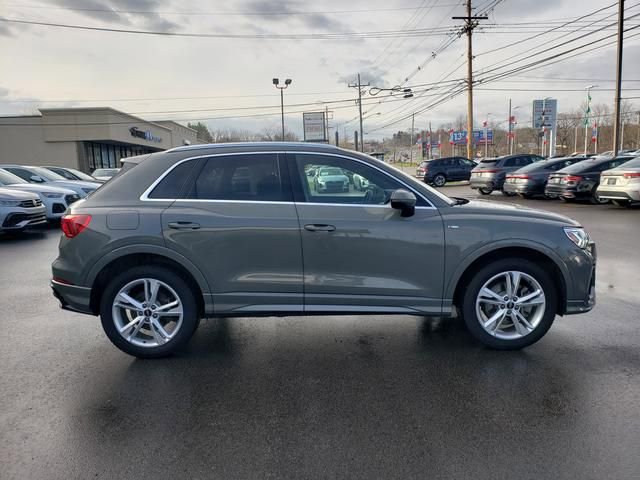 Used 2022 Audi Q3 2.0T Premium Plus w/ Premium Plus Package image 2
