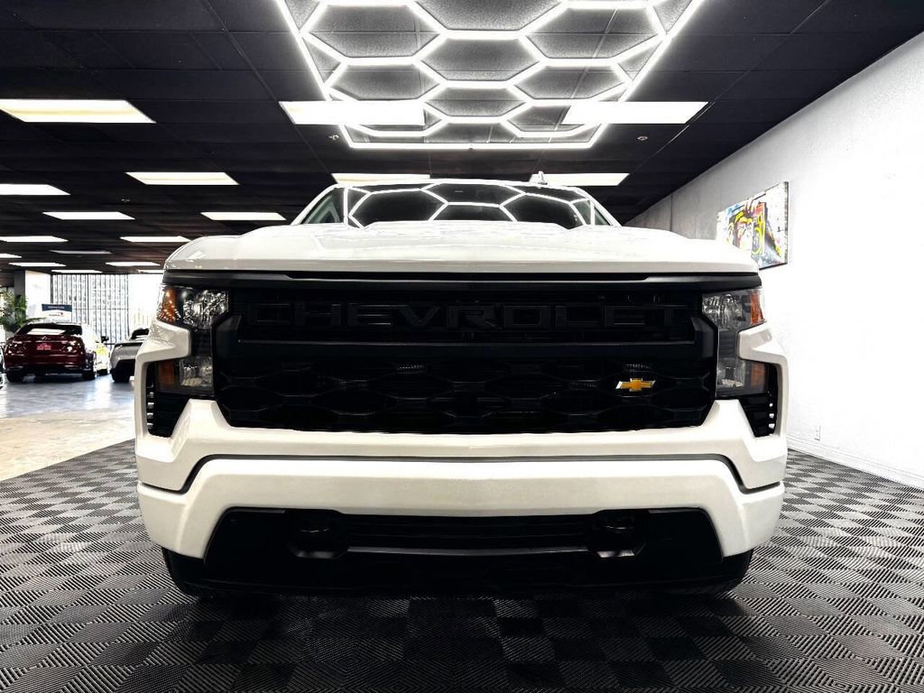 Used 2023 Chevrolet Silverado 1500 Custom image 3