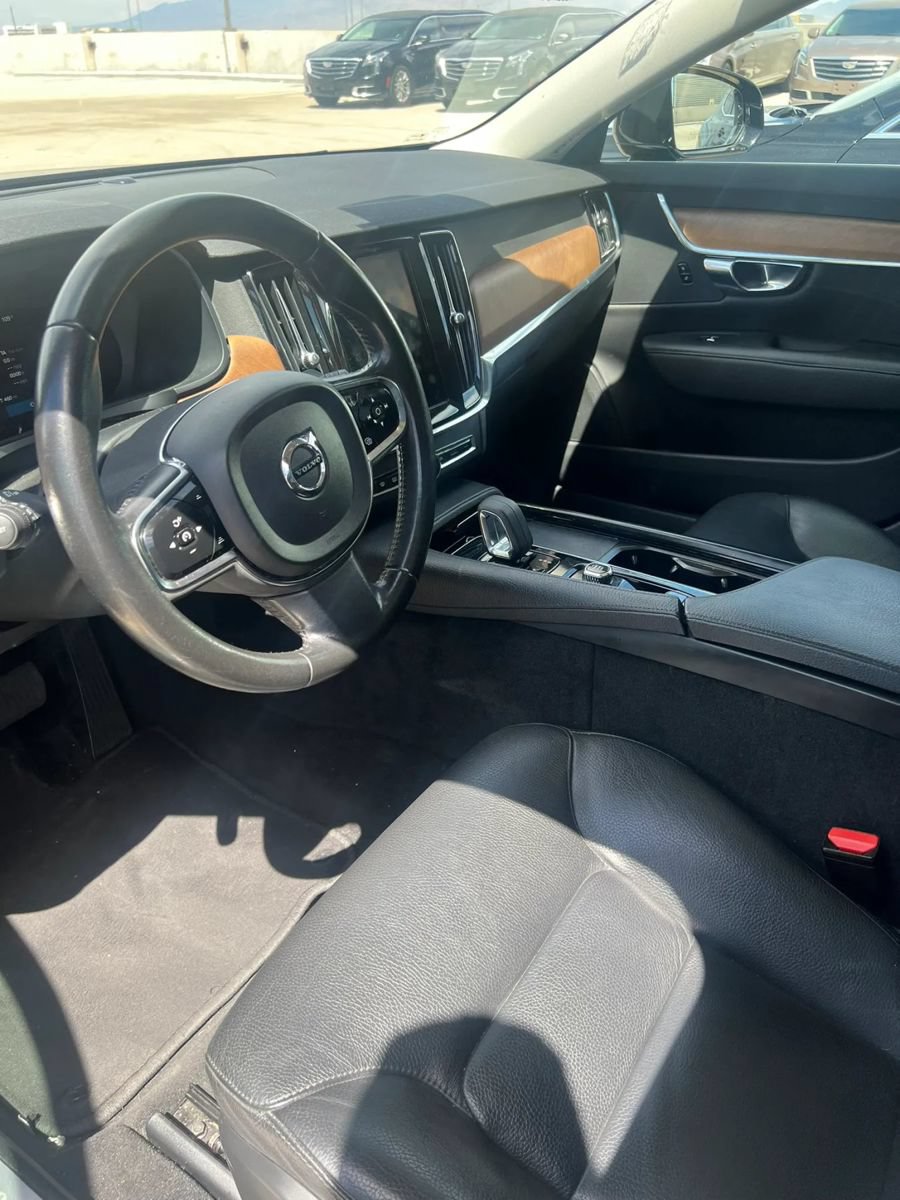 Used 2022 Volvo S90 B6 Momentum AWD/4WD image 3