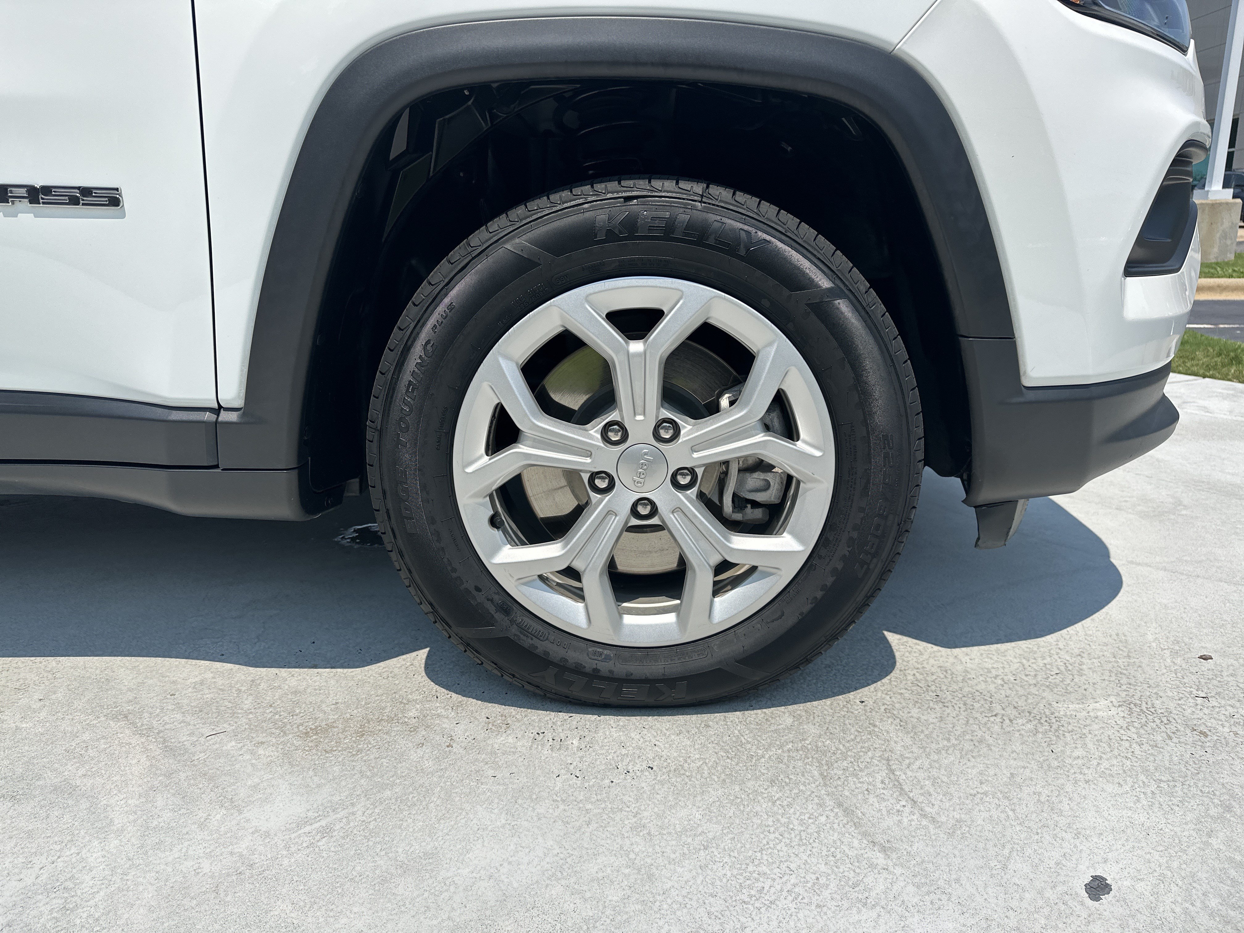 Used 2024 Jeep Compass Latitude AWD/4WD image 13