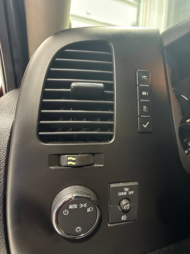 Used 2011 Chevrolet Silverado 2500 LT w/ Interior Plus Package AWD/4WD image 18