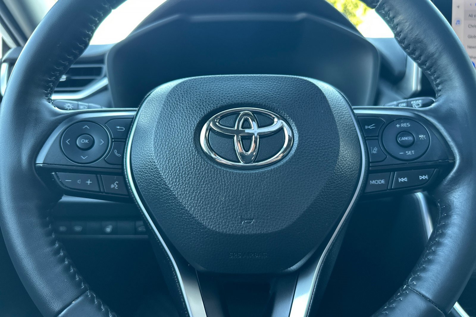 Used 2023 Toyota RAV4 XLE Premium image 23