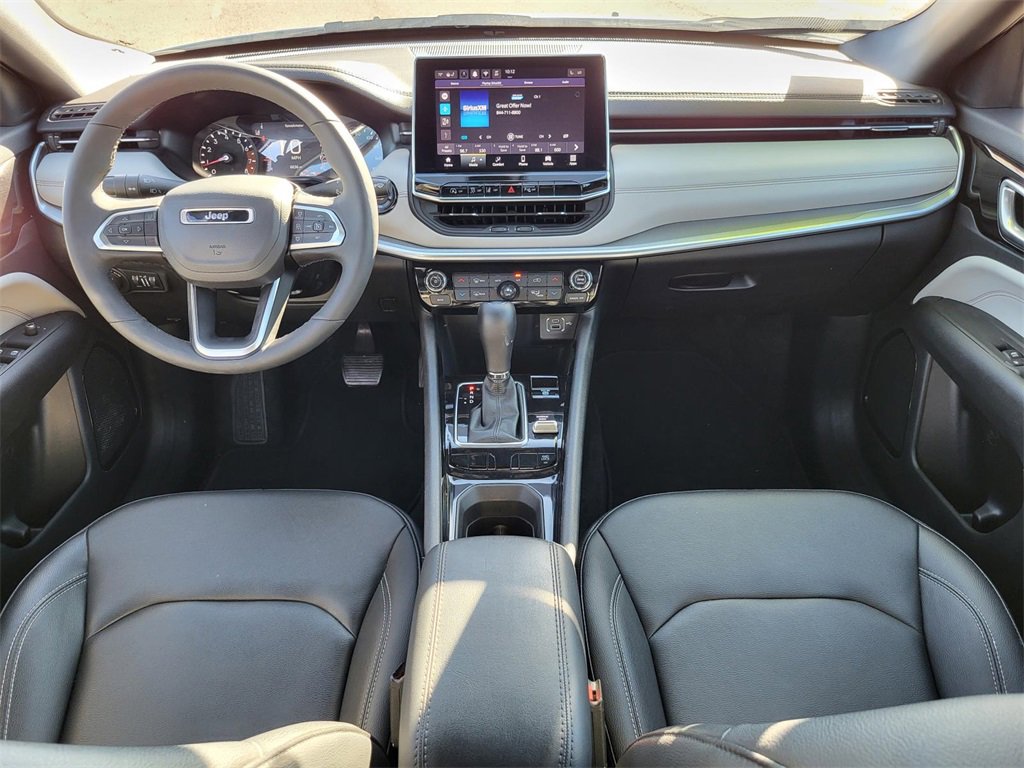 Used 2025 Jeep Compass Limited image 14