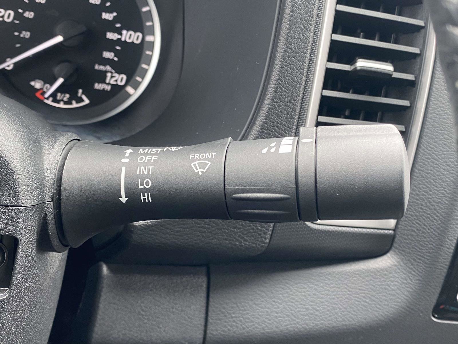 Used 2024 Nissan Frontier SL image 25