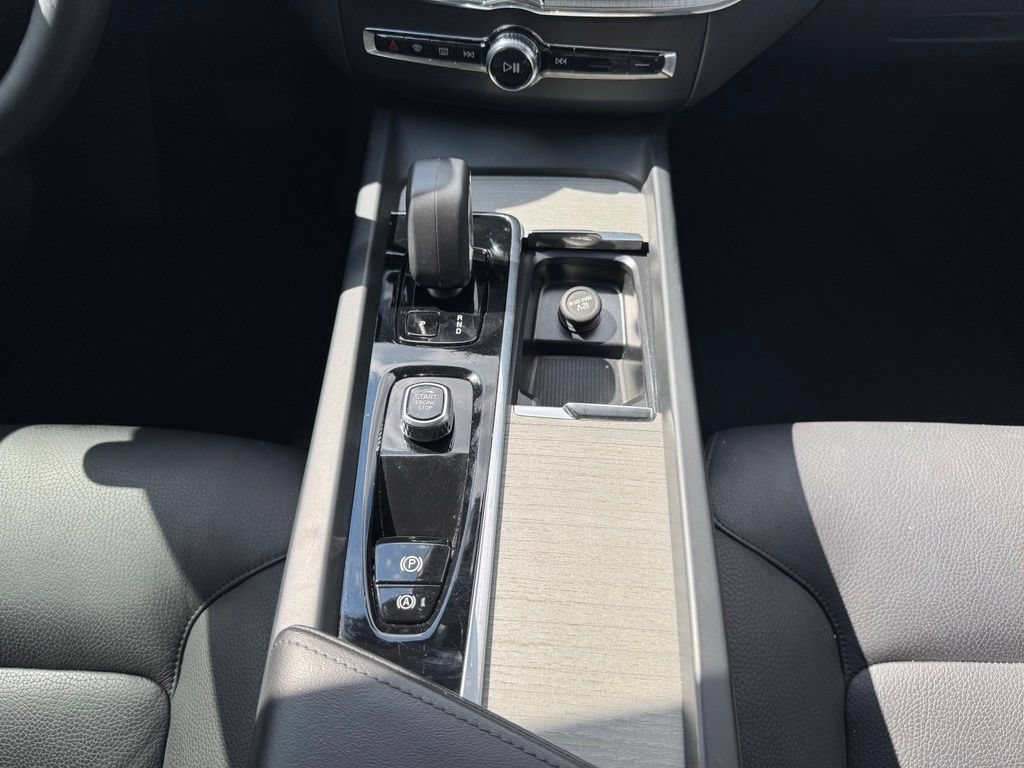 Used 2025 Volvo XC60 B5 Plus AWD/4WD image 20