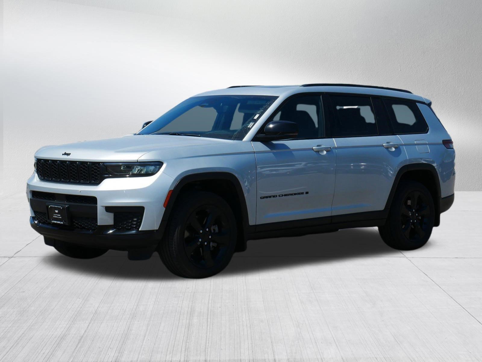 Used 2023 Jeep Grand Cherokee L Laredo AWD/4WD image 2