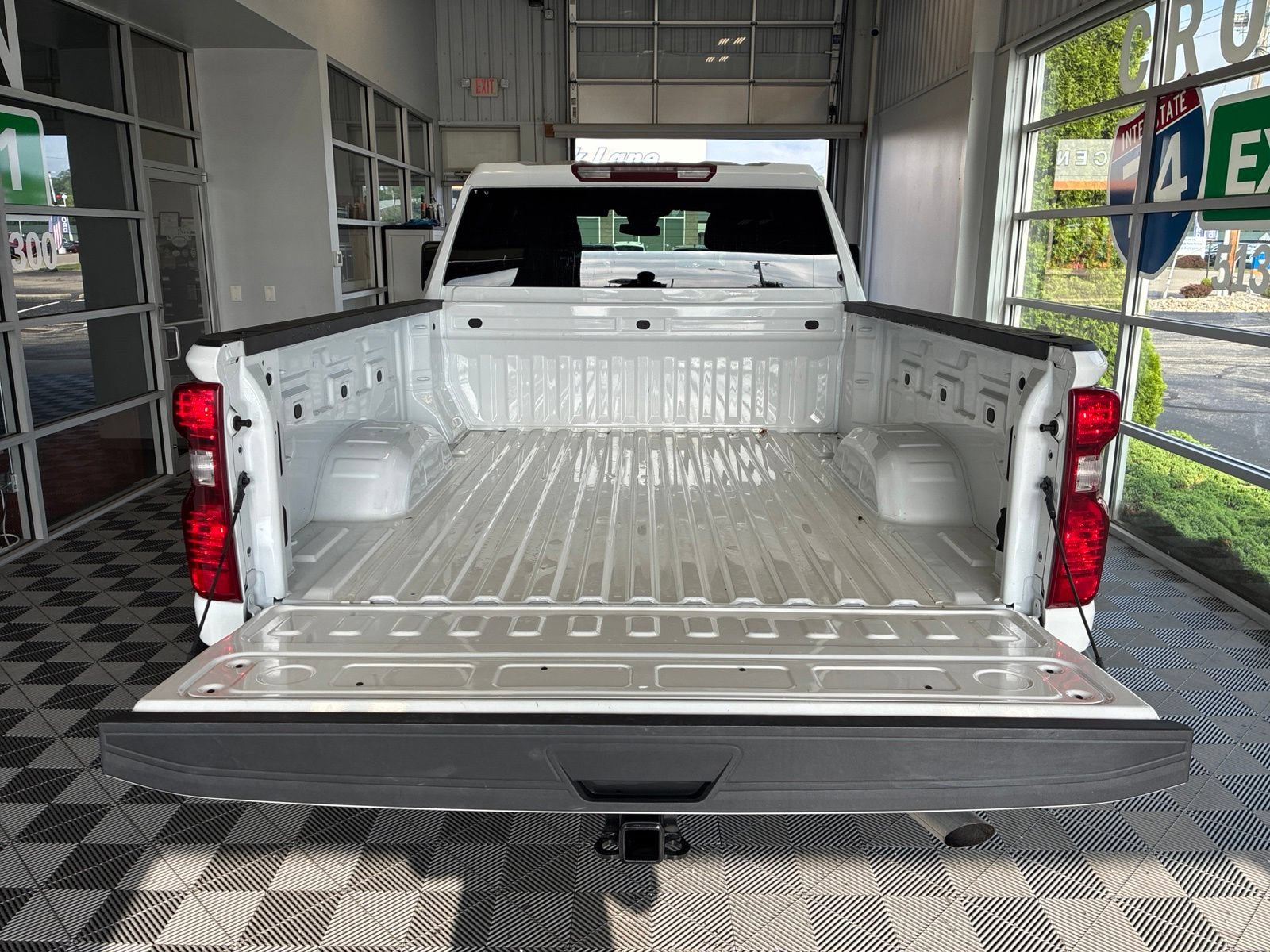 Used 2025 Chevrolet Silverado 2500 LT w/ Convenience Package AWD/4WD image 9