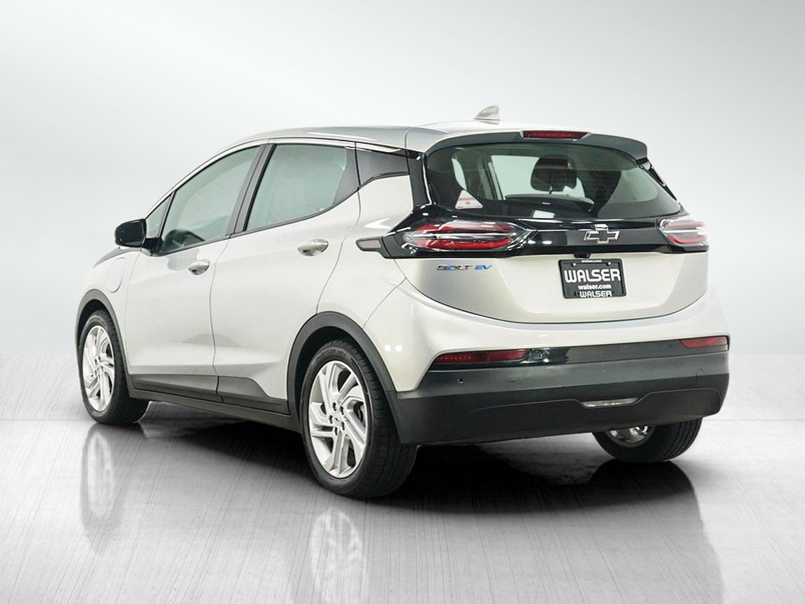 Used 2023 Chevrolet Bolt LT w/ Driver Confidence Package FWD image 4