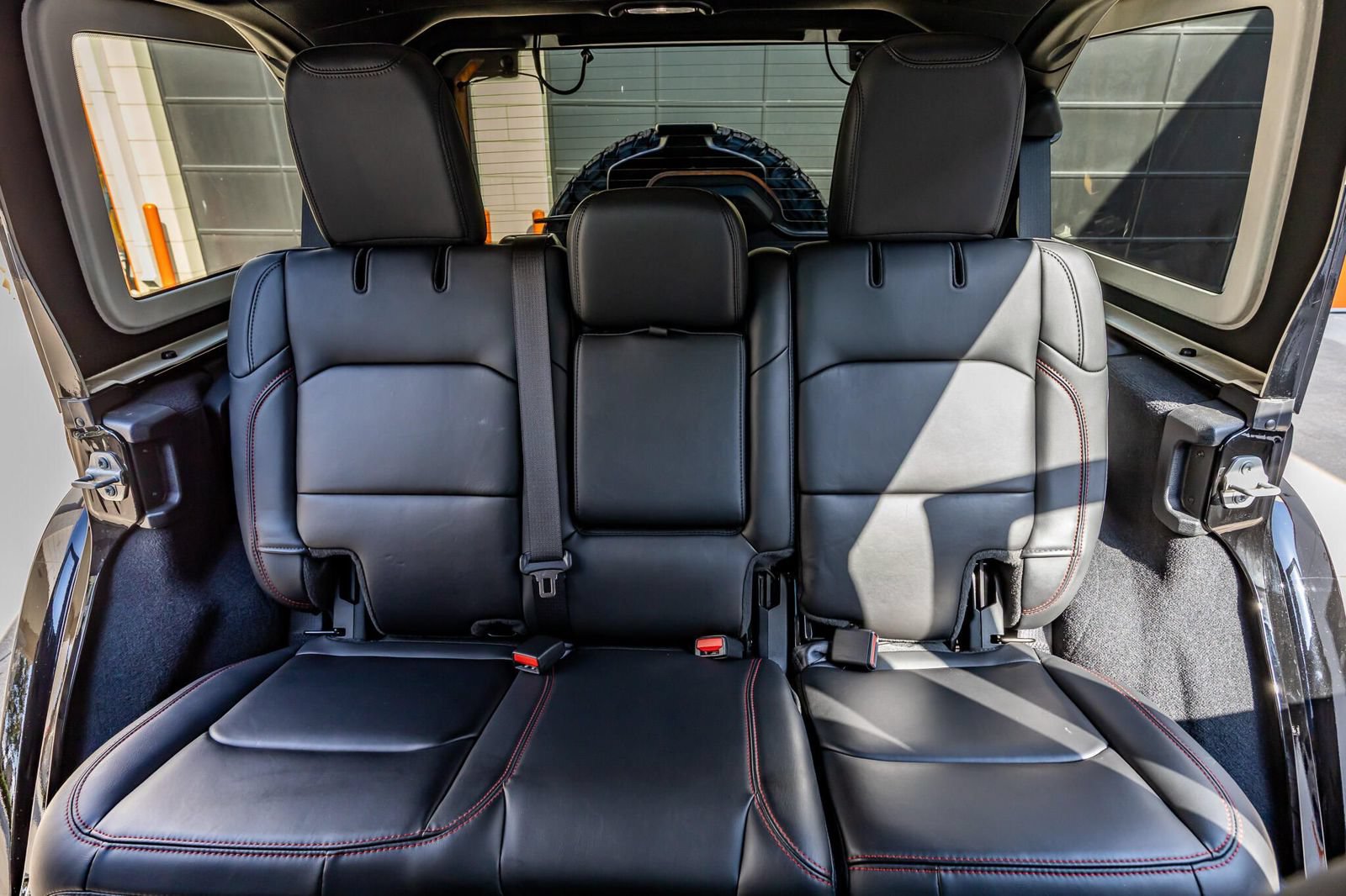Used 2024 Jeep Wrangler Unlimited Rubicon AWD/4WD image 36