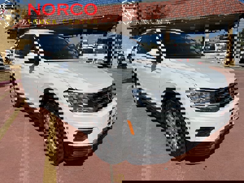 Used 2018 Volkswagen Tiguan SE image 2