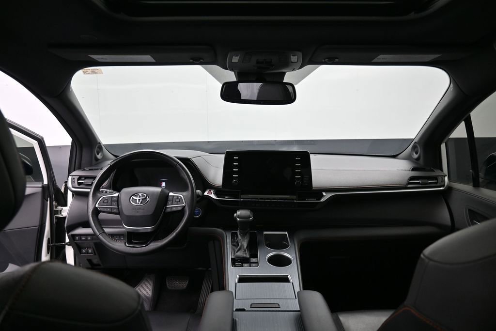 Used 2021 Toyota Sienna XSE w/ XSE Plus Package FWD image 27