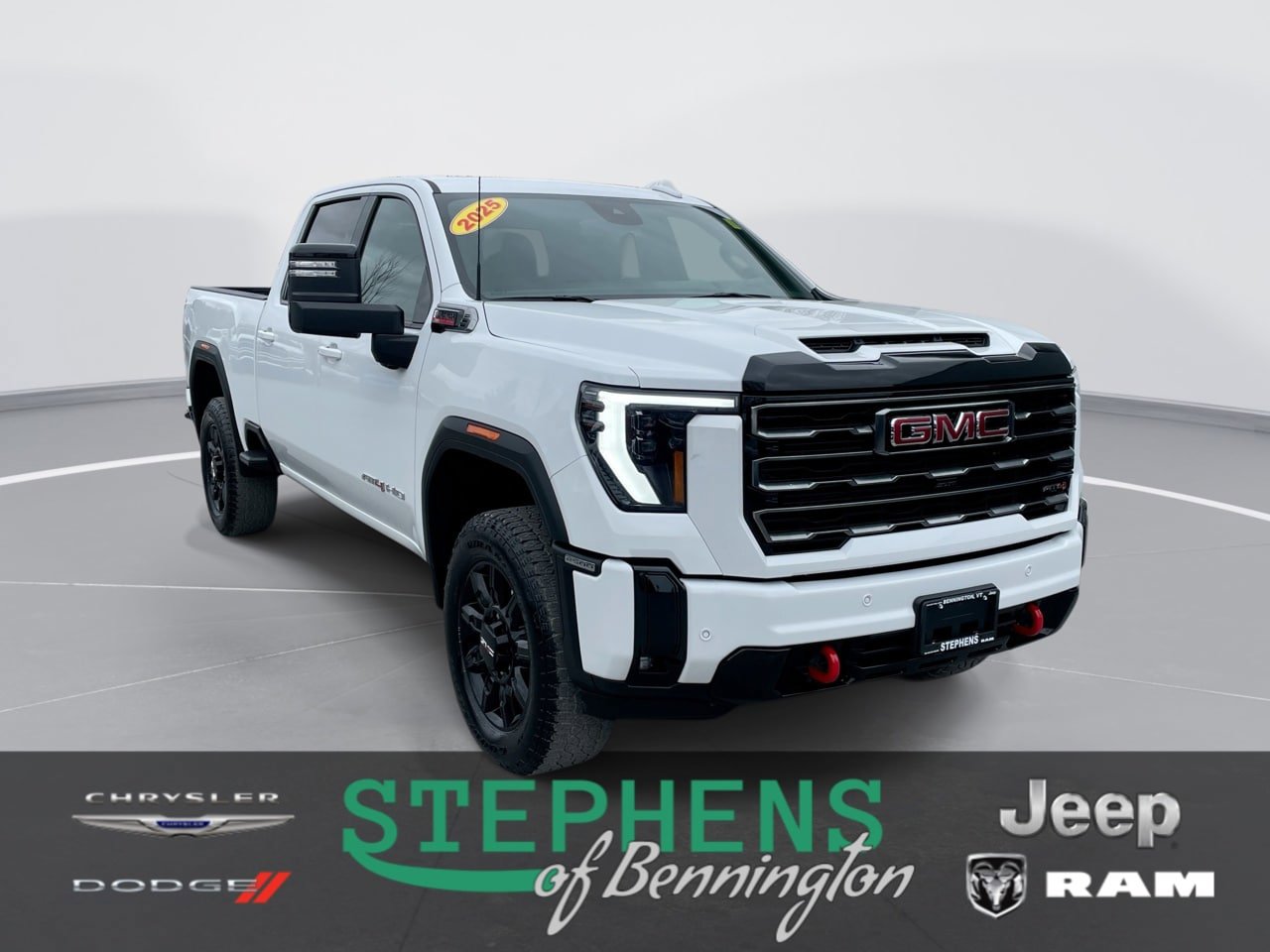 Used 2025 GMC Sierra 2500 AT4 AWD/4WD image 1
