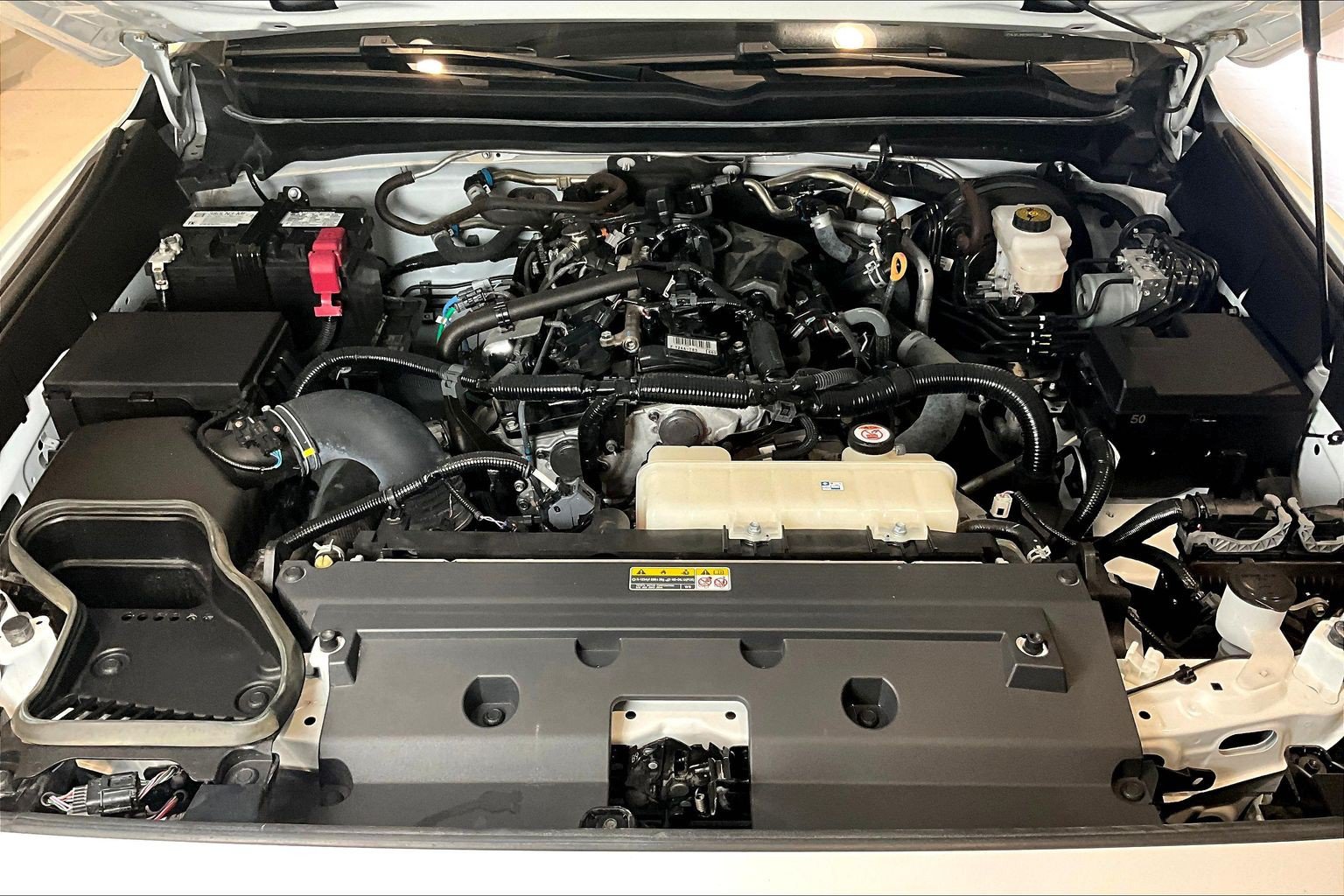 Used 2025 Toyota Tacoma SR5 AWD/4WD image 32