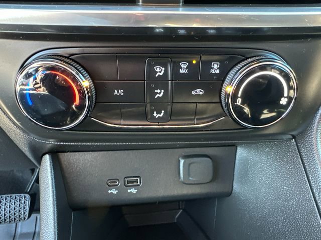 Used 2024 Buick Encore GX Preferred image 32