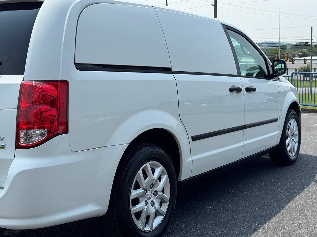 Used 2014 RAM C/V Tradesman FWD image 44