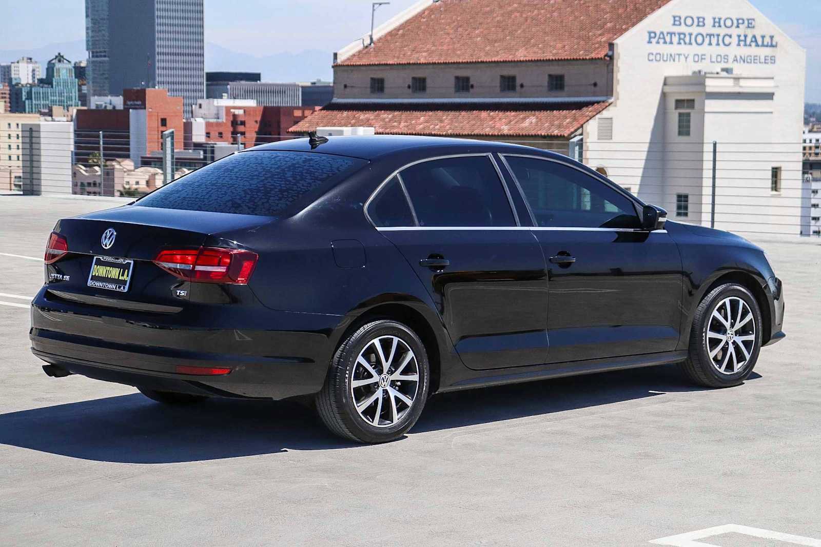 Used 2017 Volkswagen Jetta SE image 4
