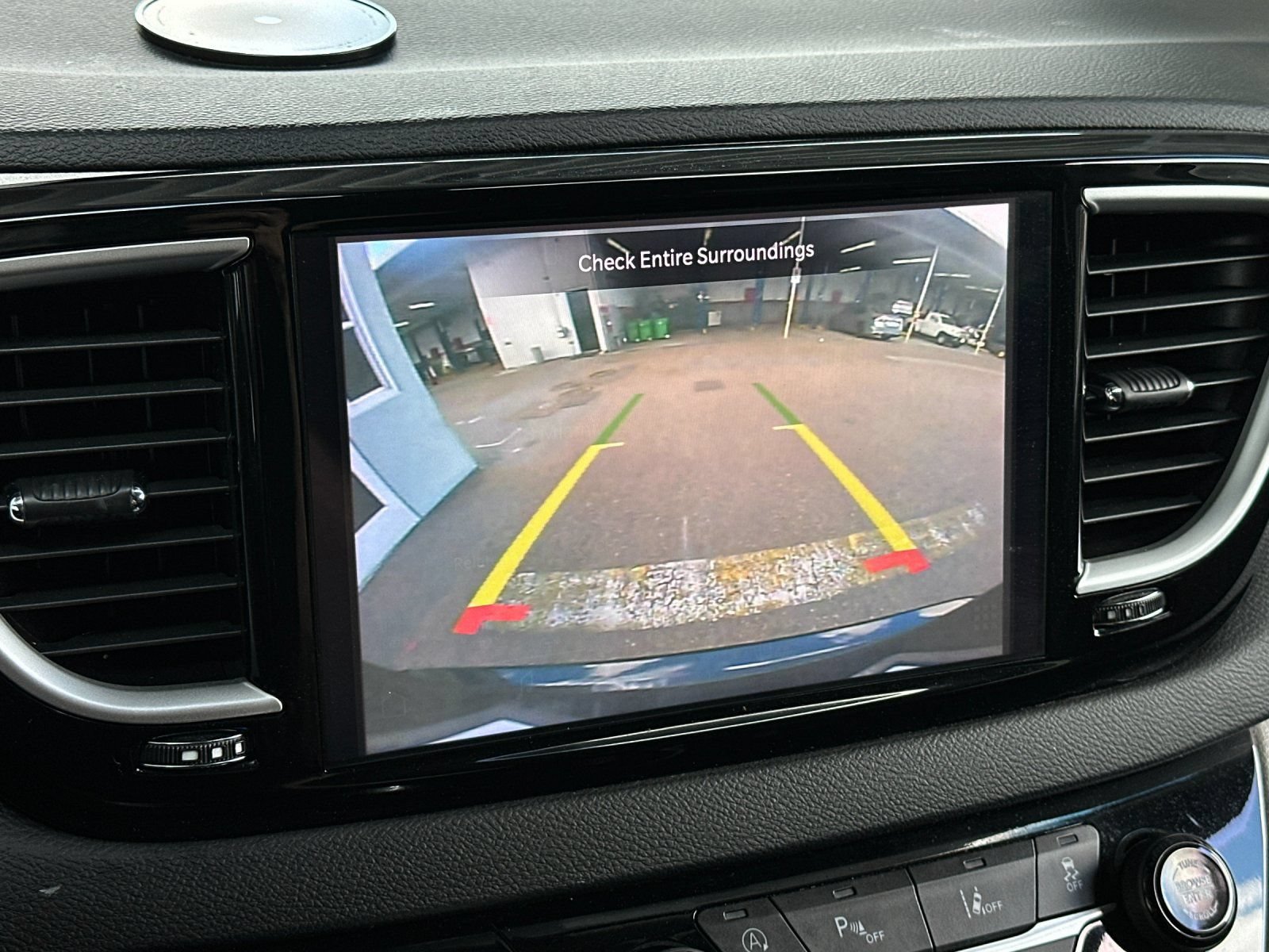 Used 2023 Chrysler Pacifica Touring-L FWD image 18
