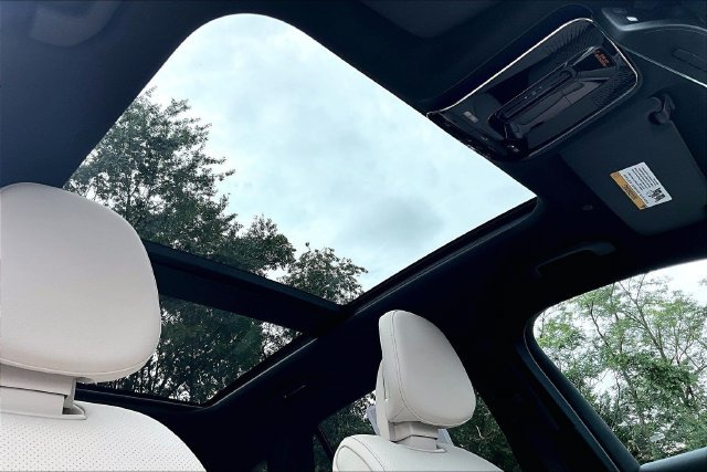 Certified 2026 Mercedes-Benz GLC 300 4MATIC image 11