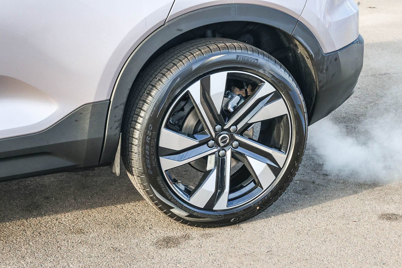 New 2026 Volvo XC40 B4 Plus w/ Climate Package FWD image 9