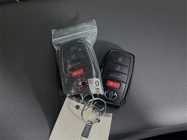 Used 2025 Toyota Camry SE image 32