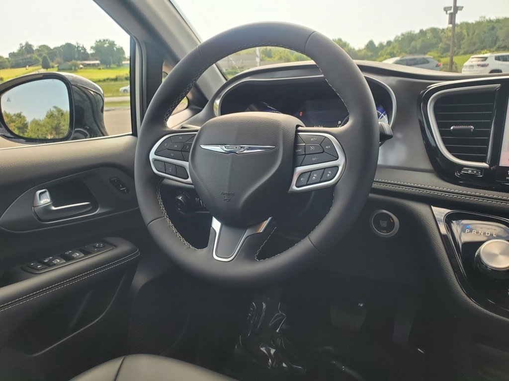 New 2026 Chrysler Pacifica Select image 24