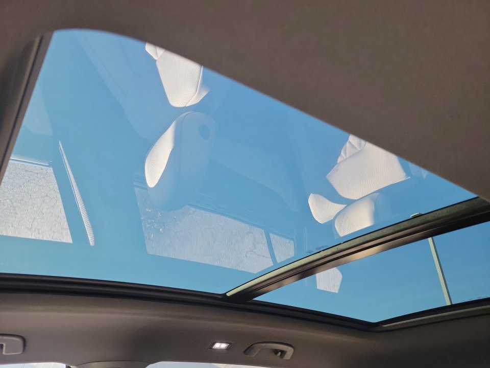 Certified 2025 Volkswagen Atlas Cross Sport SEL Premium R-Line image 25