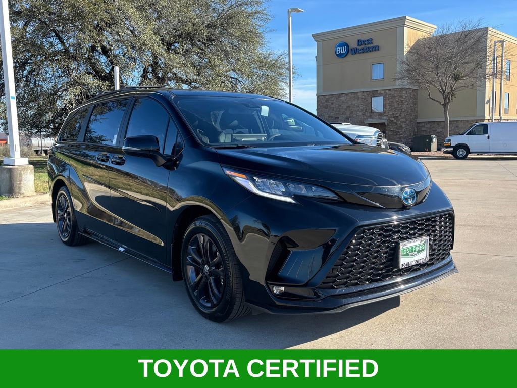 Certified 2025 Toyota Sienna XSE w/ XSE Premium Package image 5