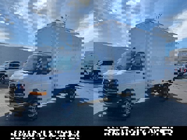 New 2024 GMC Savana 3500 w/ Power Convenience Package