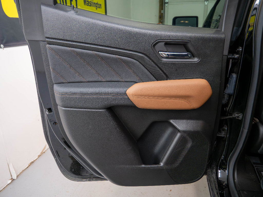 Used 2024 GMC Canyon AT4 image 11