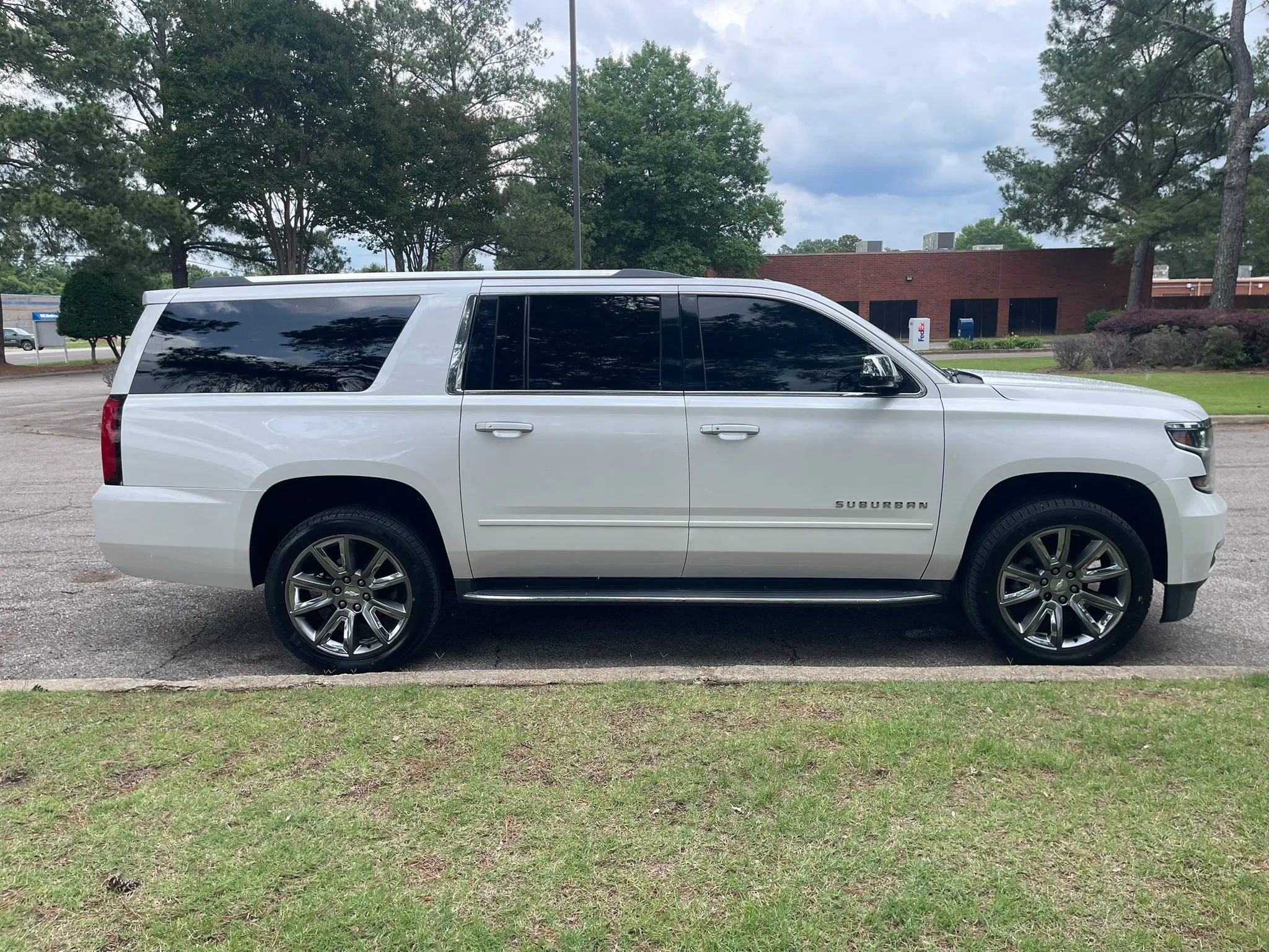 Used 2017 Chevrolet Suburban Premier RWD image 6