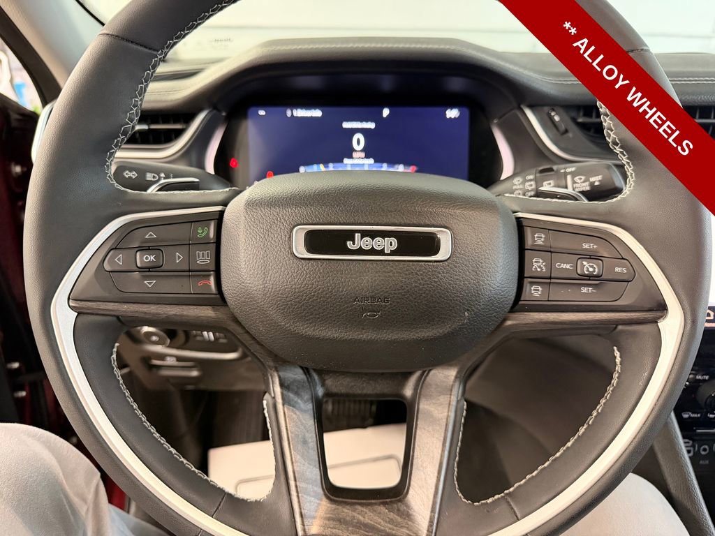 Used 2023 Jeep Grand Cherokee Limited w/ Black Appearance Package image 19