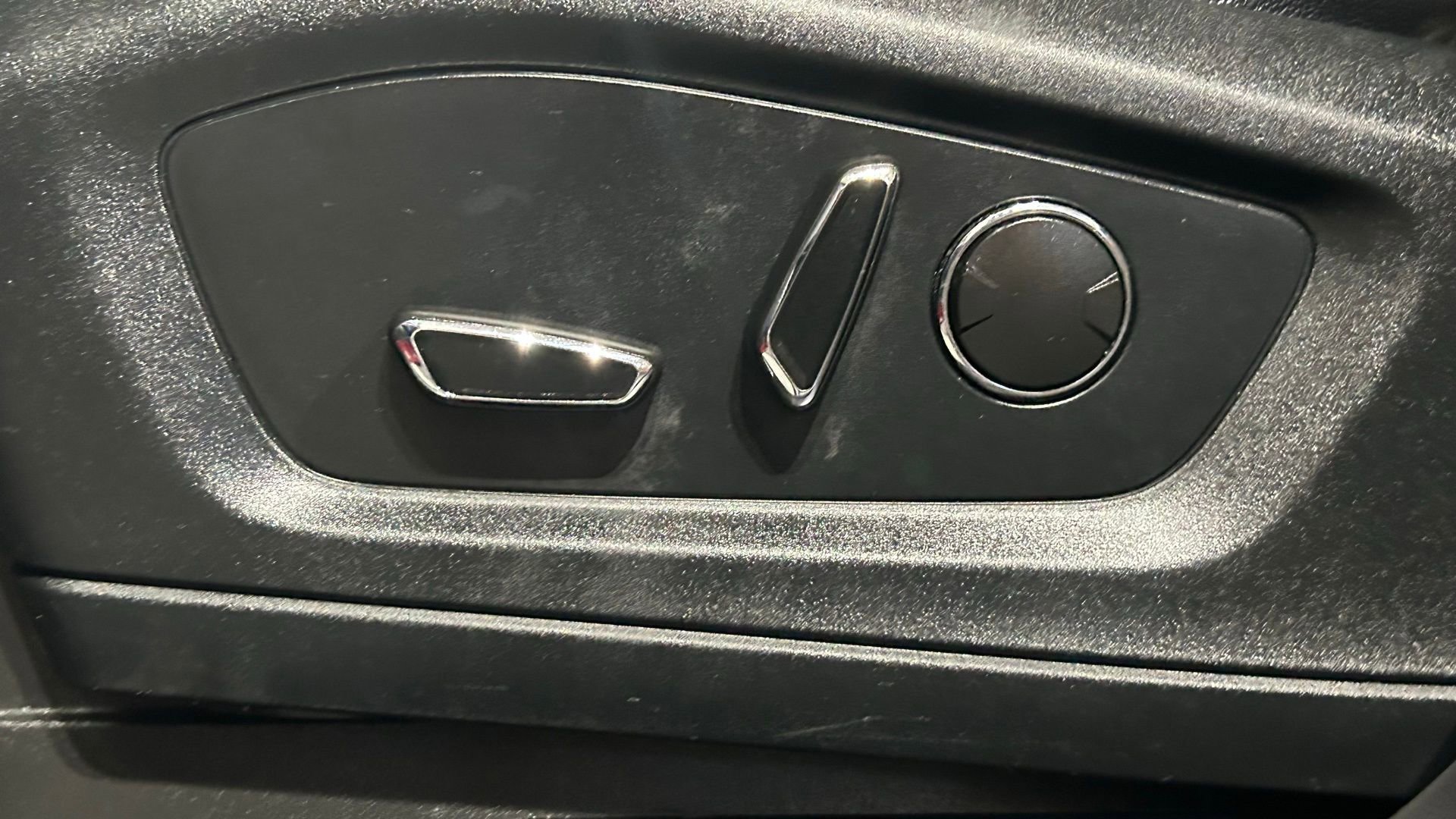 Used 2020 Ford Explorer Limited AWD/4WD image 50