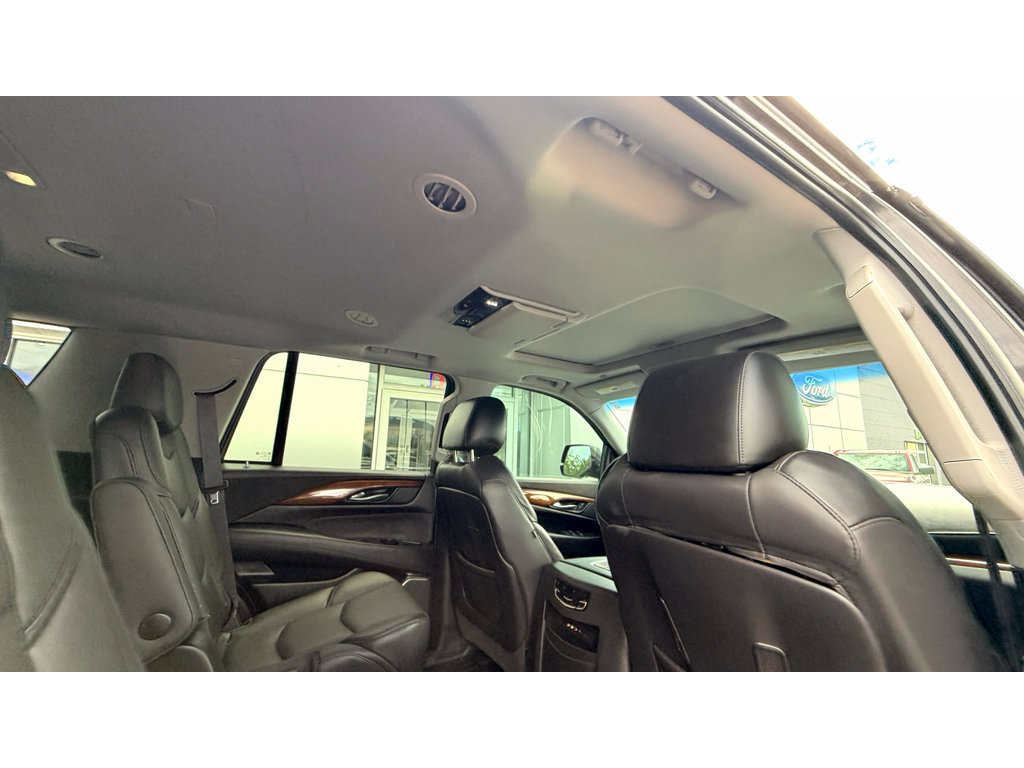 Used 2016 Cadillac Escalade Premium AWD/4WD image 11