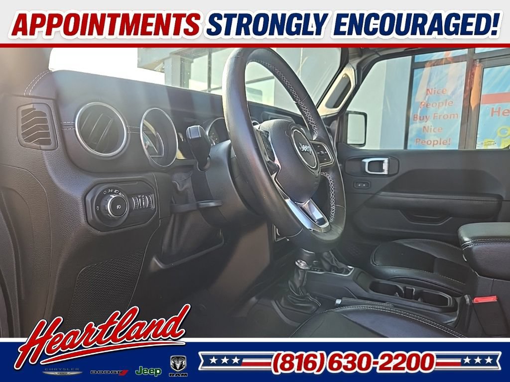 Used 2018 Jeep Wrangler Unlimited Sahara AWD/4WD image 34