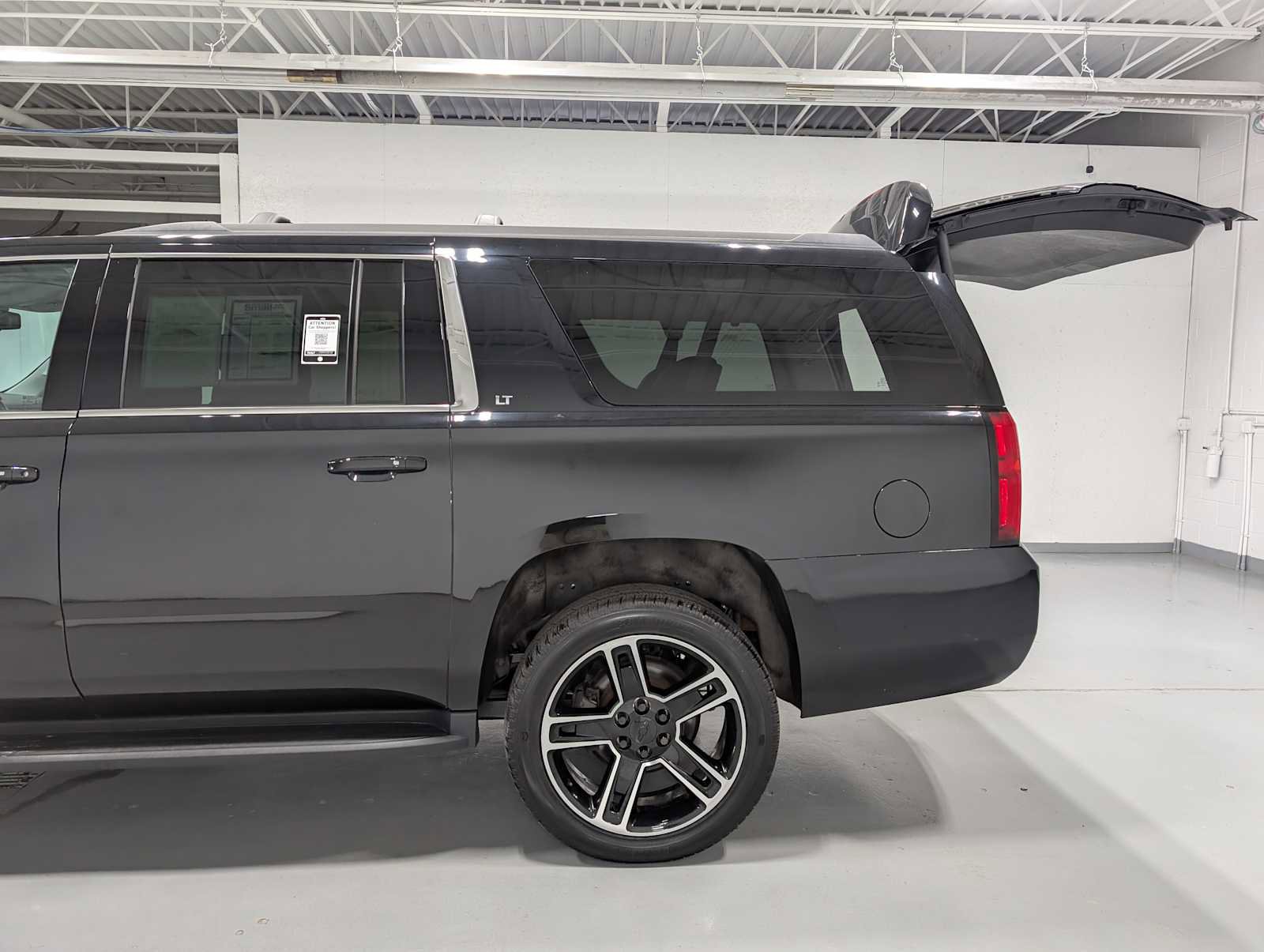 Used 2020 Chevrolet Suburban LT image 11