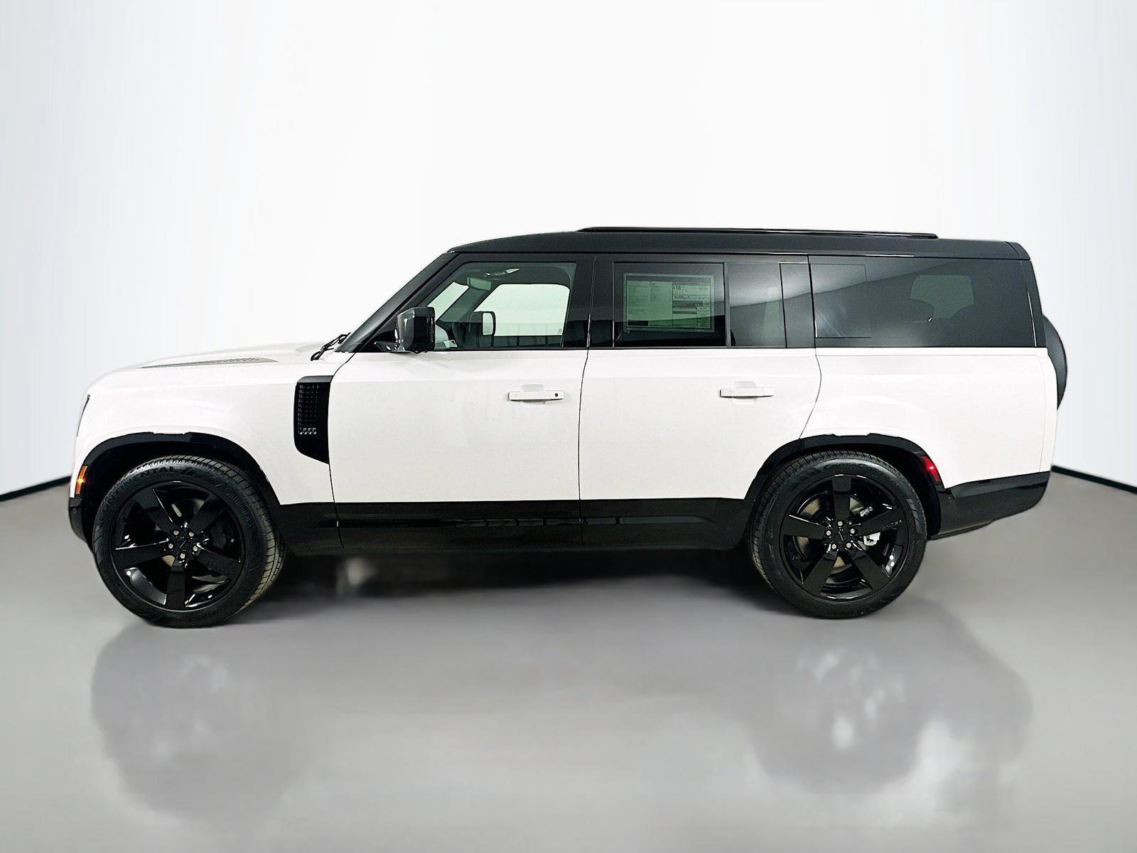 New 2026 Land Rover Defender 130 X-Dynamic SE AWD/4WD image 8