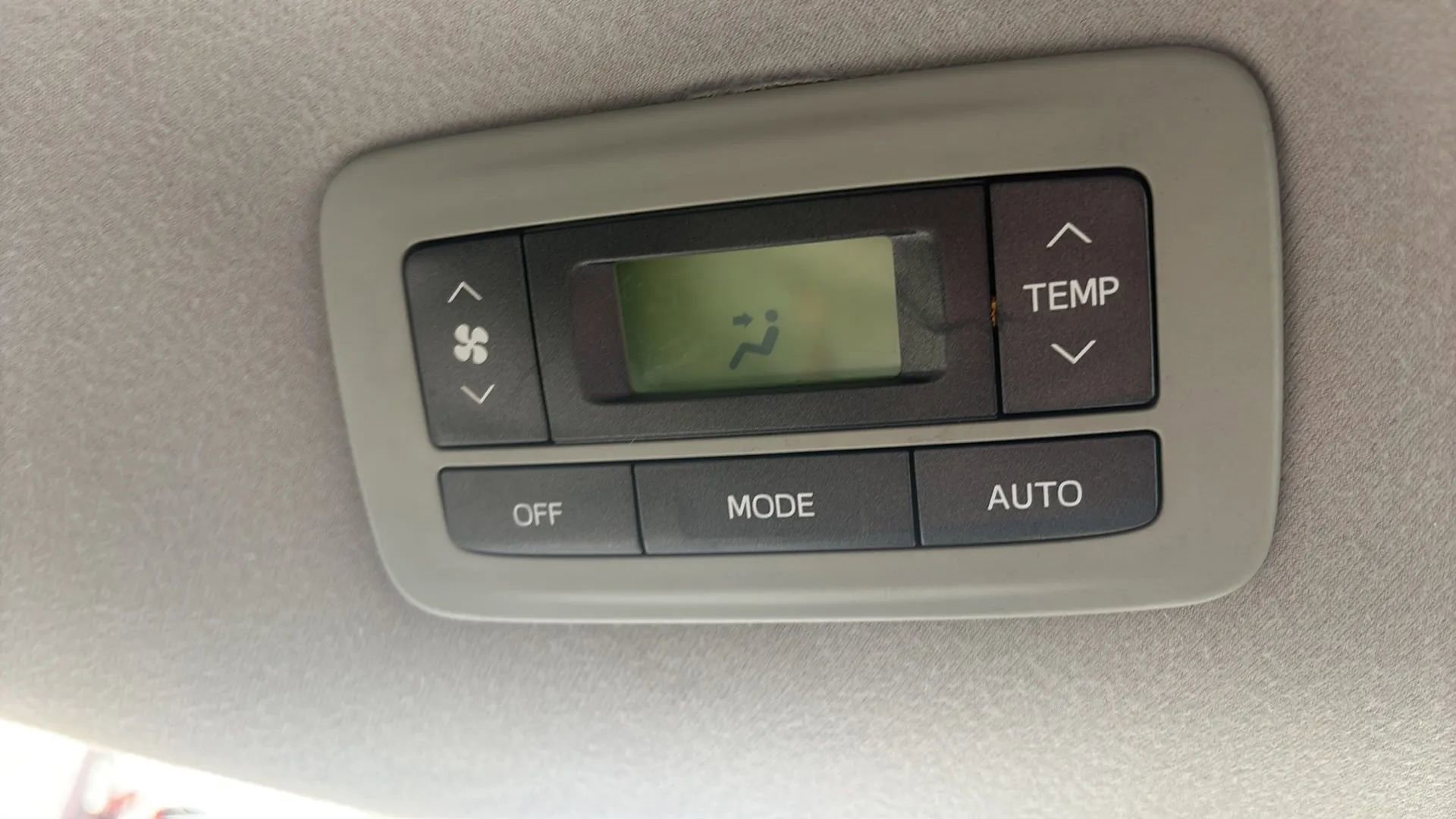 Used 2014 Toyota Sienna LE image 22