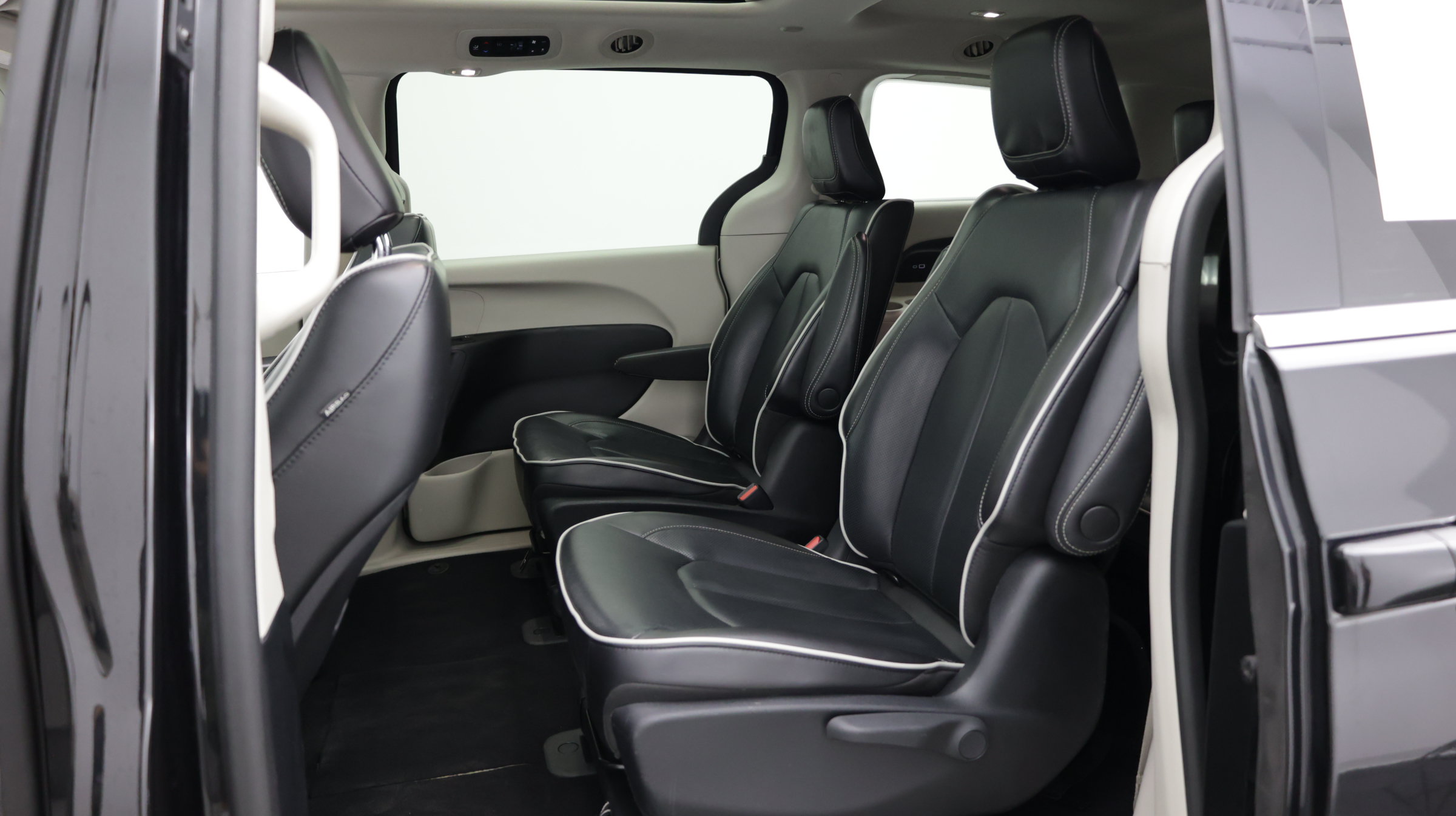 Used 2023 Chrysler Pacifica Limited FWD image 30