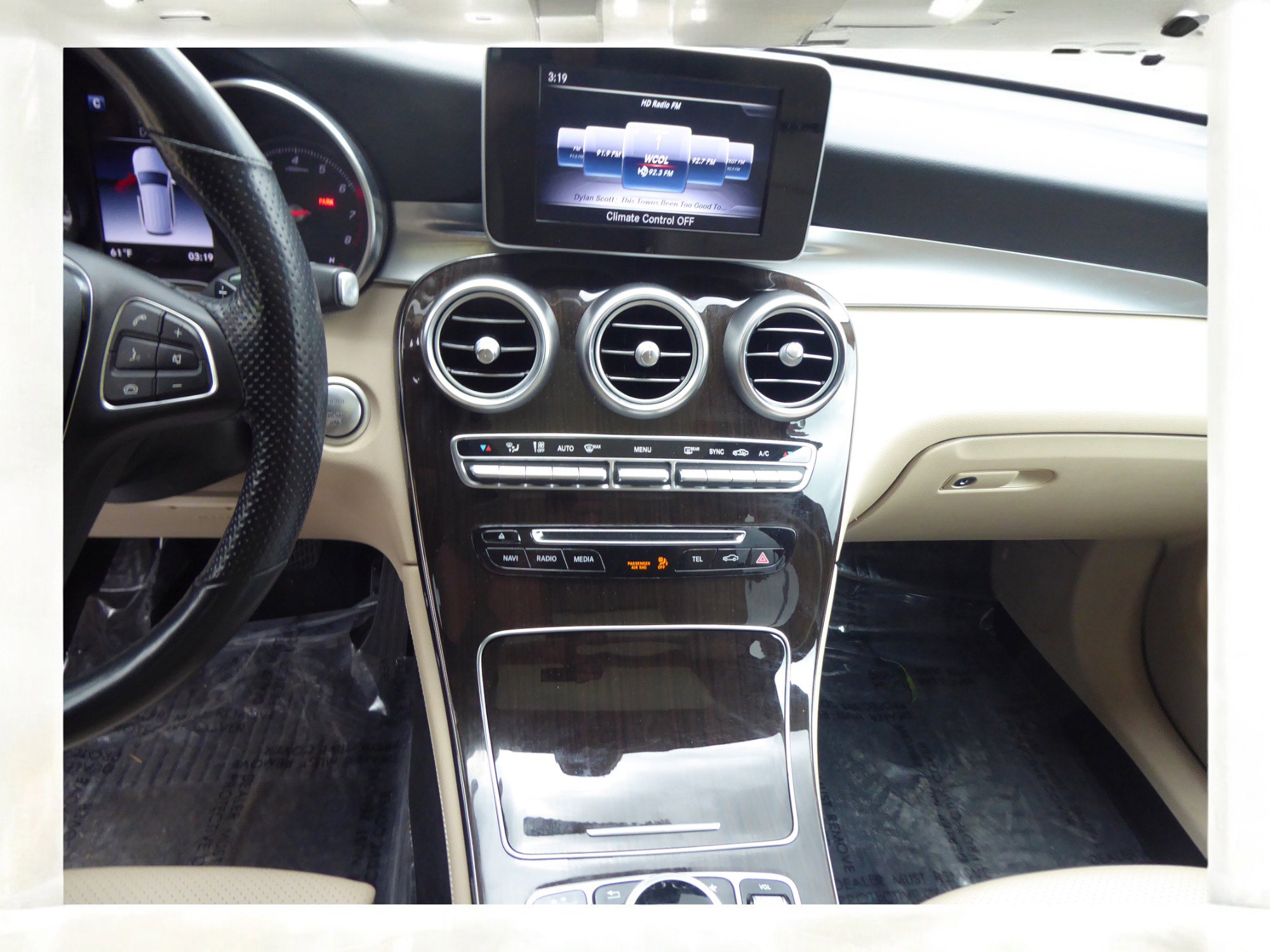 Used 2019 Mercedes-Benz GLC 300 4MATIC w/ Premium Package image 11