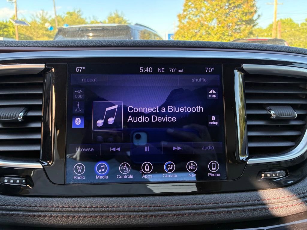 Used 2017 Chrysler Pacifica Limited FWD image 39