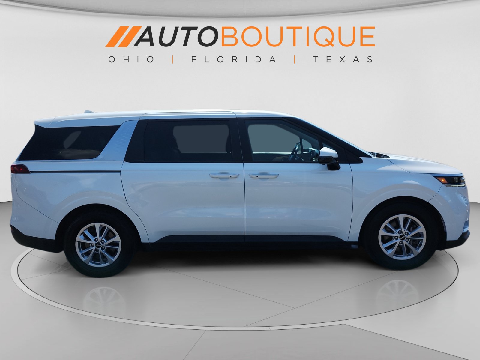 Used 2024 Kia Carnival LX FWD image 4