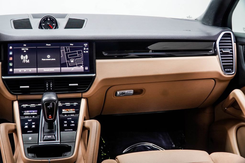 Used 2023 Porsche Cayenne Platinum Edition image 17