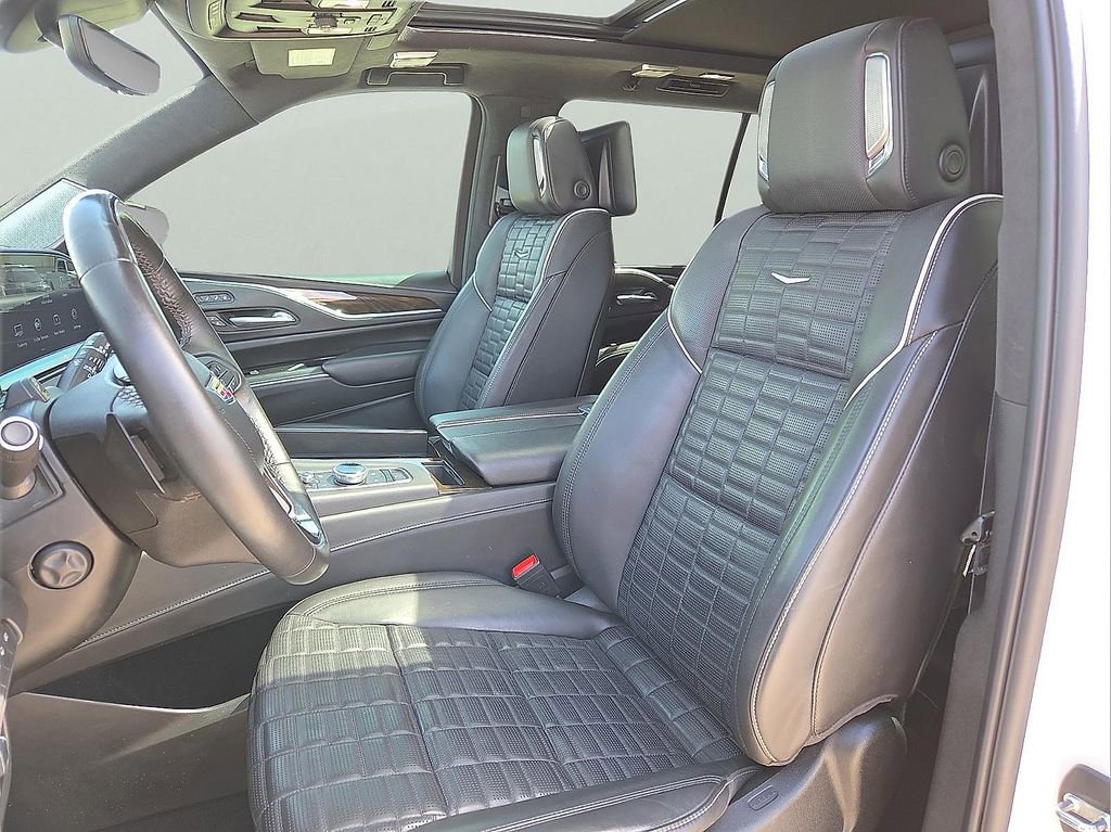Used 2024 Cadillac Escalade Sport Platinum w/ LPO, ONYX Package AWD/4WD image 16