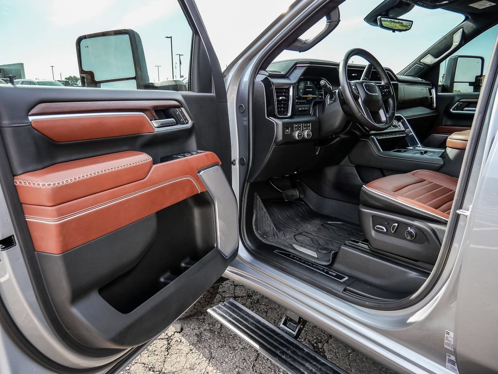 Used 2026 GMC Sierra 2500 Denali Ultimate w/ LPO, Black Badging Package AWD/4WD image 37