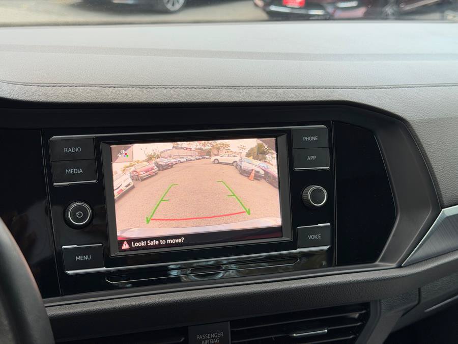 Used 2024 Volkswagen Jetta SE FWD image 30