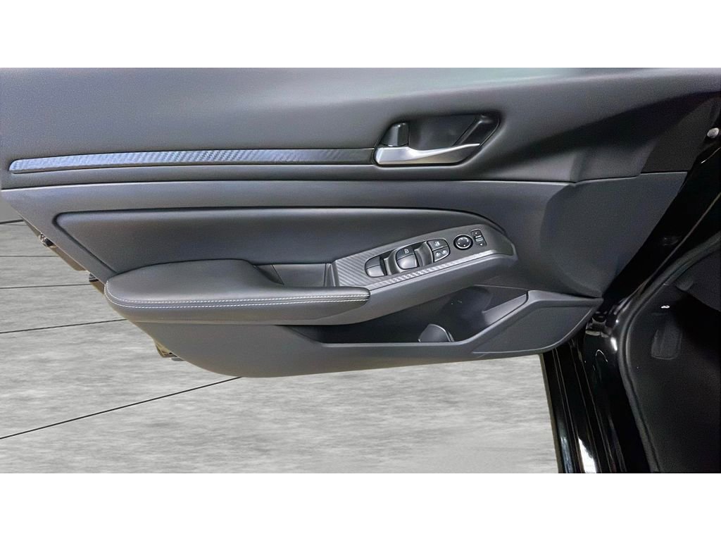 Used 2024 Nissan Altima 2.5 SV image 9