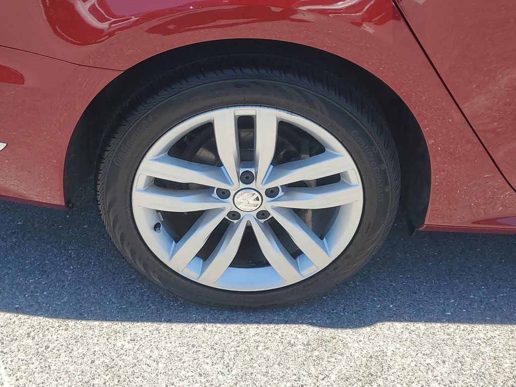 Used 2019 Volkswagen Passat 2.0T Wolfsburg w/ Wheels & Sunroof Package FWD image 8